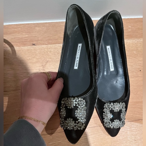 Manolo Blahnik Hangisi Flat - Picture 3 of 6